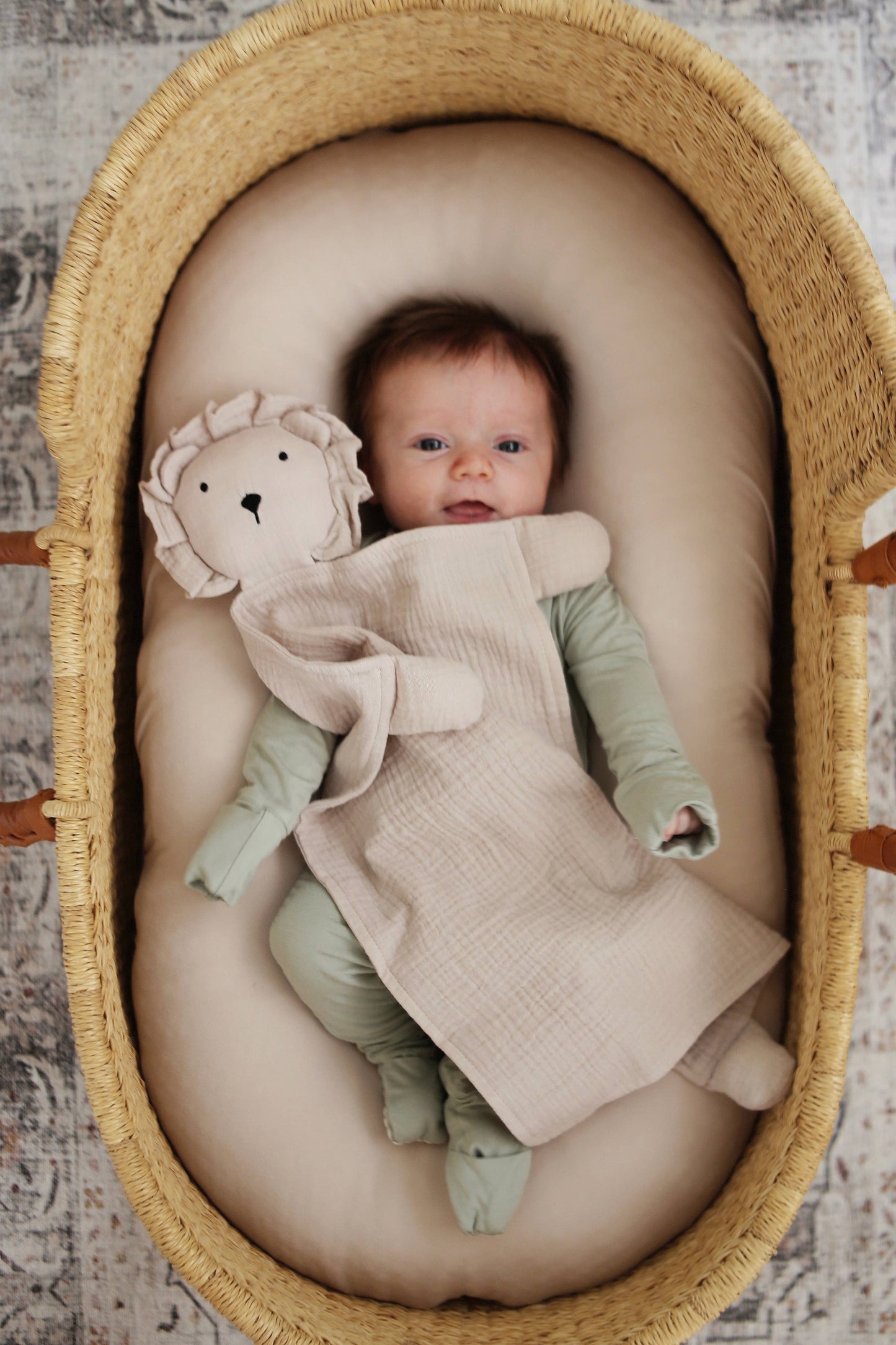 Marlowe & Co - Lion Lovey Blanket in Assorted Colors