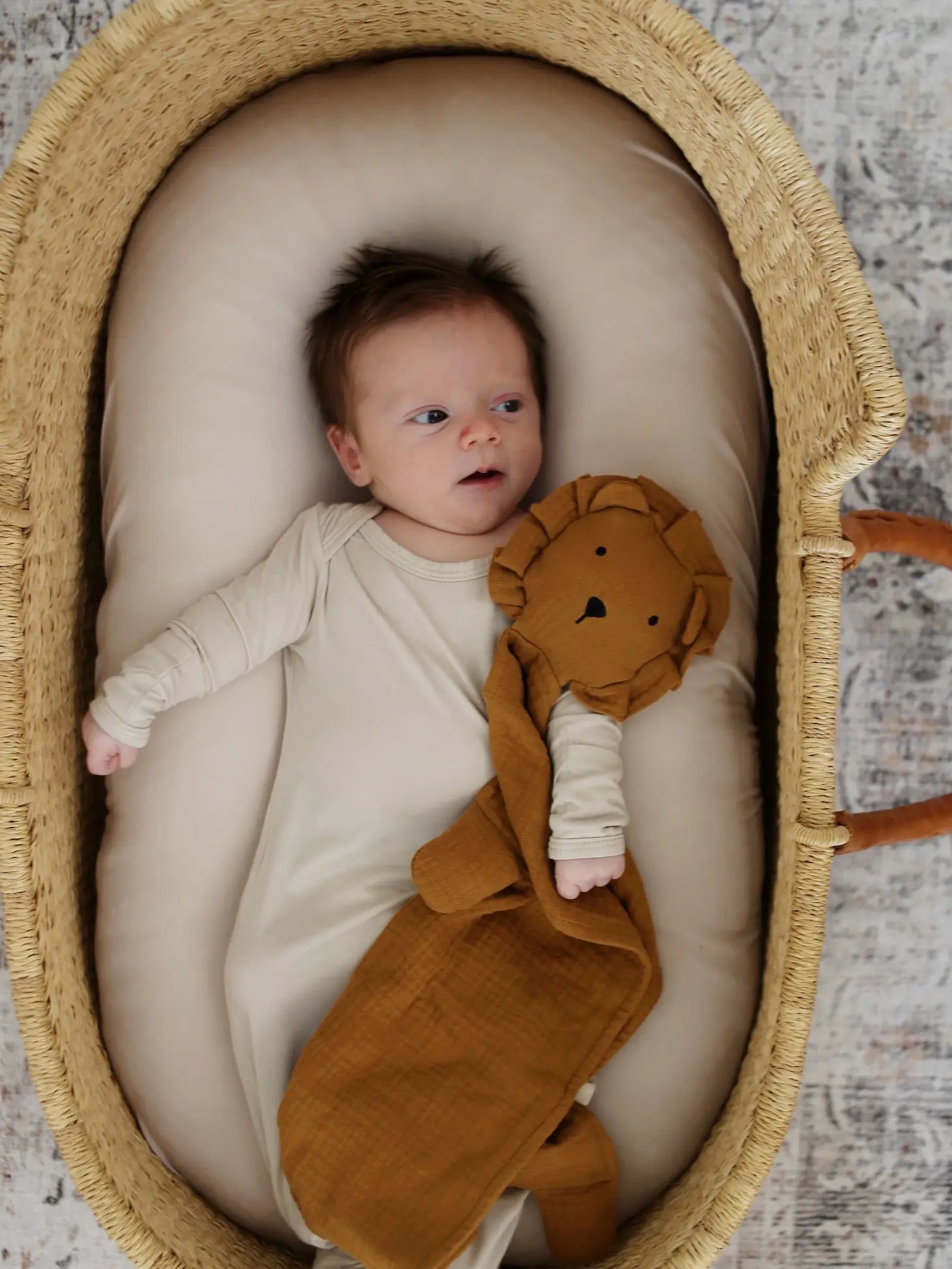 Marlowe & Co - Lion Lovey Blanket in Assorted Colors