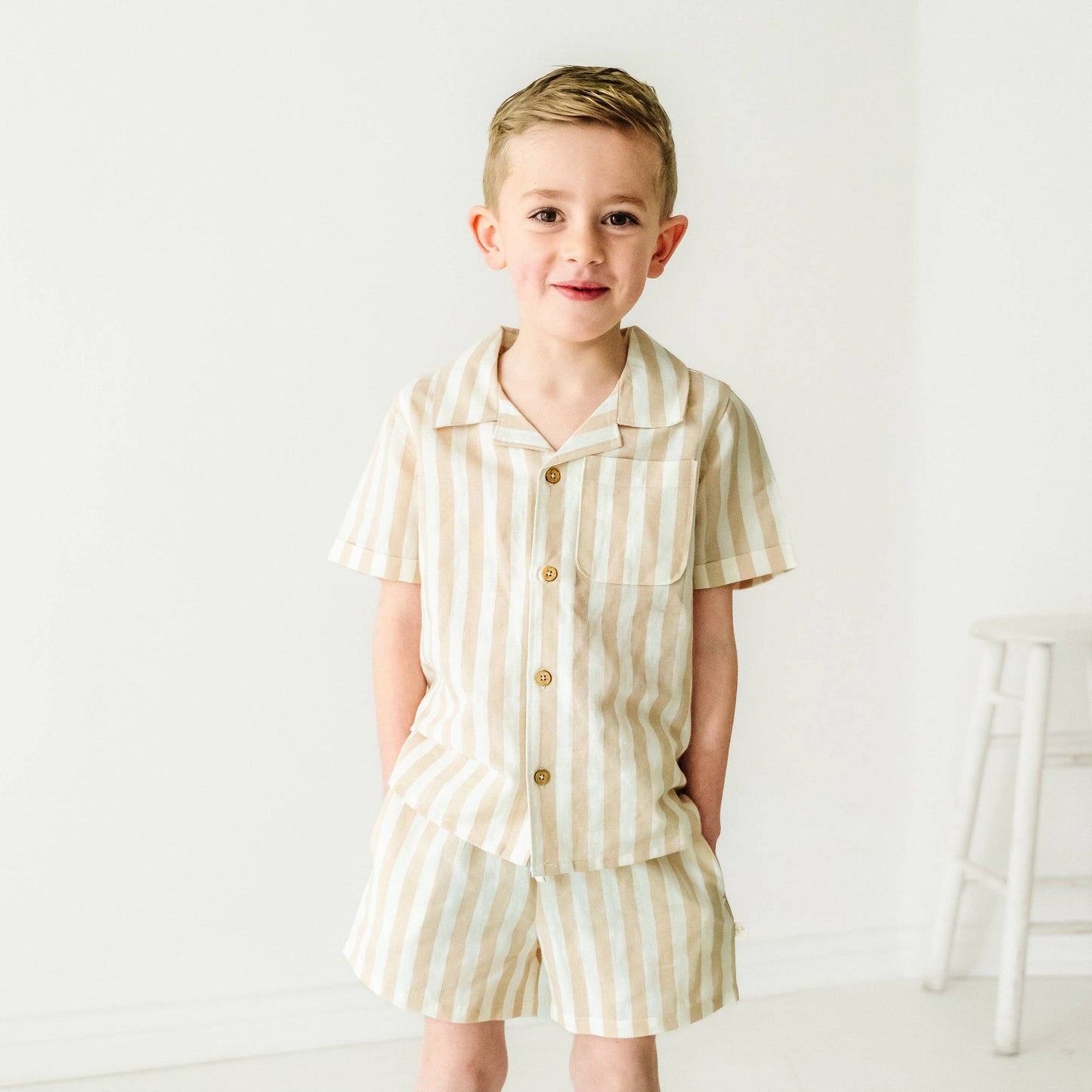 Makemake Organics - Organic Shirt and Shorts Set - Beige Stripes
